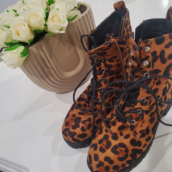 Boots - Picture 3 of 3